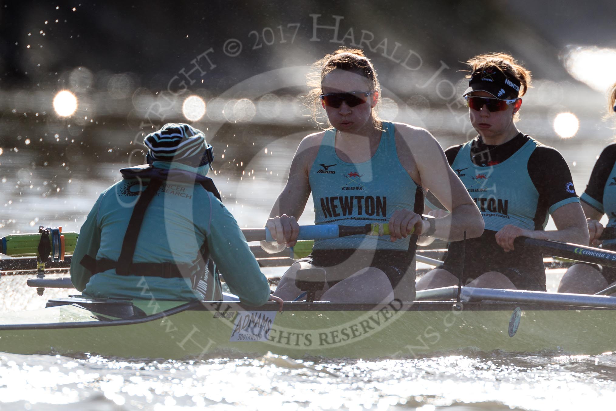The Women's Boat Race season 2018 - fixture CUWBC vs. ULBC: The start to the second part of the race, here the CUWBC Eight with cox Sophie Shapter, stroke Tricia Smith, 7 Imogen Grant.
River Thames between Putney Bridge and Mortlake,
London SW15,

United Kingdom,
on 17 February 2018 at 13:27, image #106