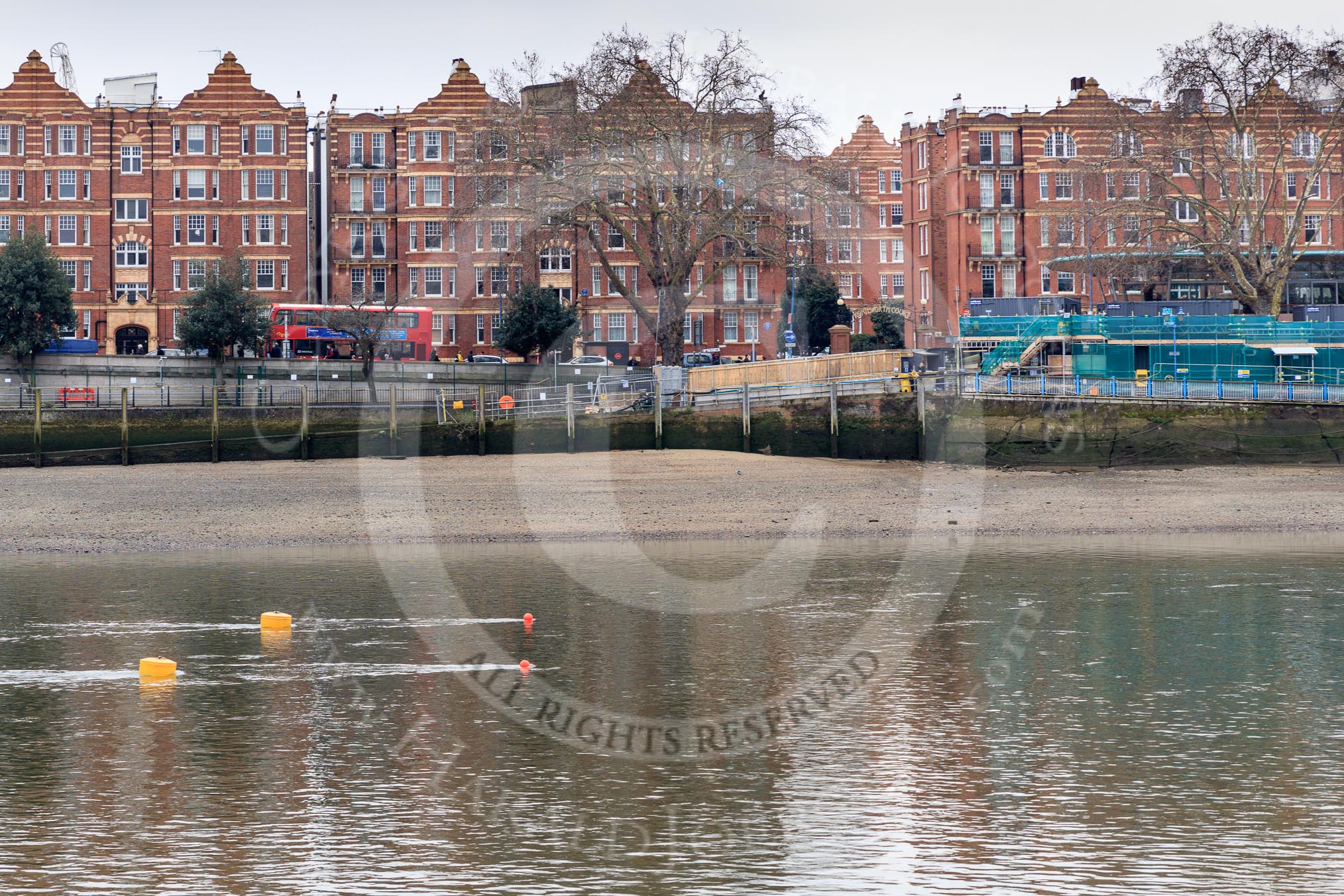 The Cancer Research UK Women's Boat Race 2018: The start area of the Boat Race, the stake boats will be attached to the yellow buoys, and the rear end of the Boat Race blue will be in the position of the red buoys.
River Thames between Putney Bridge and Mortlake,
London SW15,

United Kingdom,
on 24 March 2018 at 13:19, image #8