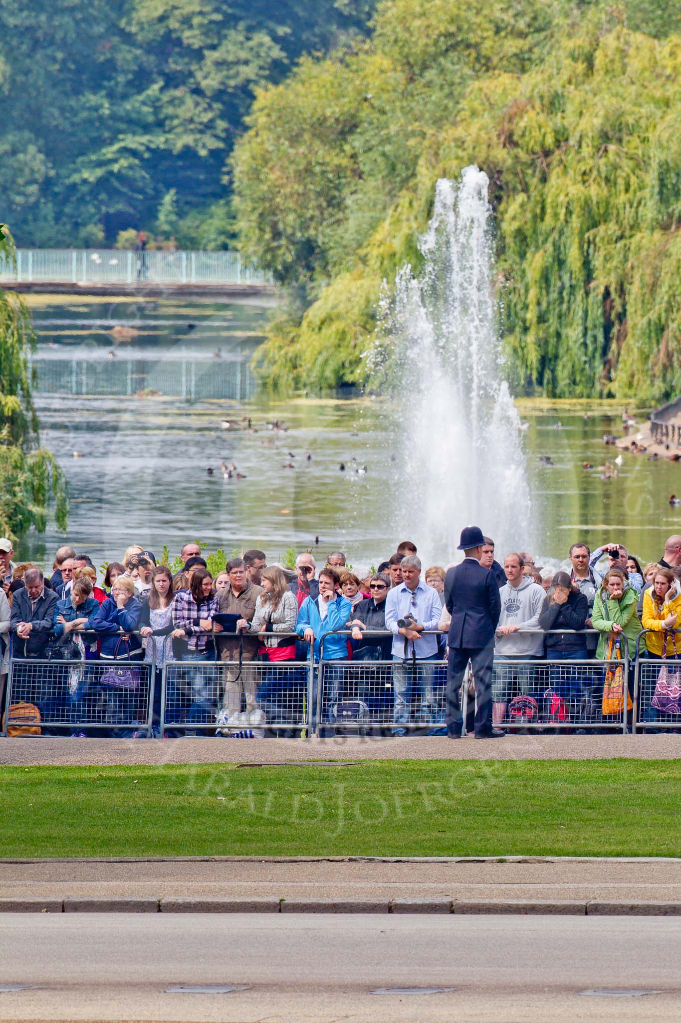 Trooping the Colour 2011: Spectators viewing from St. James's Park, opposite Horse Guards Parade..
Horse Guards Parade, Westminster,
London SW1,
Greater London,
United Kingdom,
on 11 June 2011 at 10:23, image #26